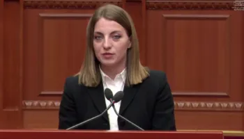 Censurohet fjala në gegnisht e deputetes së PS, Kuvendi: Shqipja standarde në procesverbal, detyrim ligjor