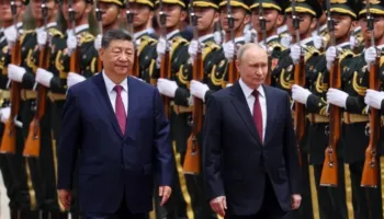 Ceremoni madhështore/ Xi pret Putinin si Trumpin, në fokus gazi rus