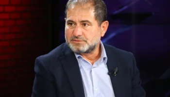 Çfarë fshihet pas puthjes së Ndrenikës