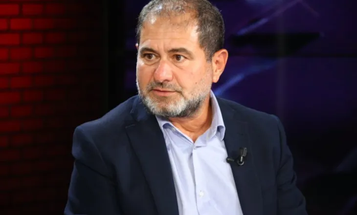 Çfarë fshihet pas puthjes së Ndrenikës