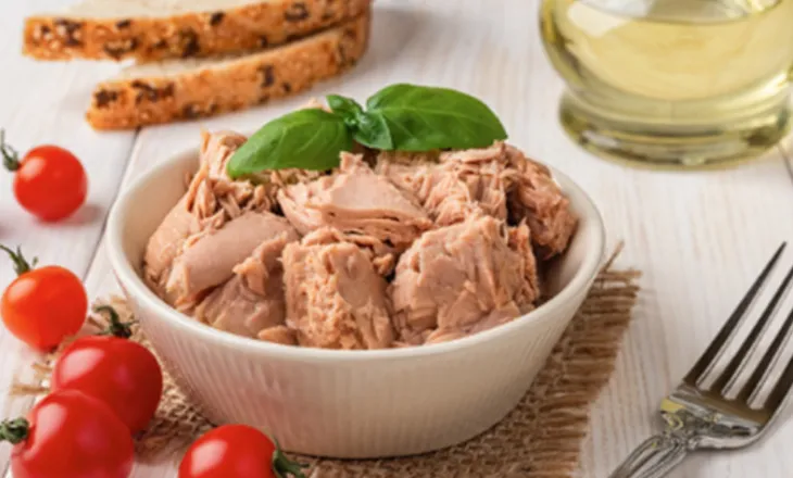 Çfarë i ndodh trupit kur konsumoni peshkun ton?