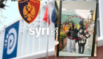 Civile dhe krahë prej krahu…/ Dy policet ‘kapen’ duke fotografuar selinë e PD në nisje të protestës