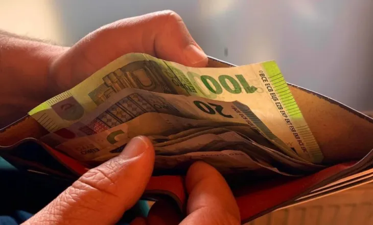‘Çmimet shtrenjtohen më shumë’/ Paga reale vlen 150 euro më pak se në 2020-n