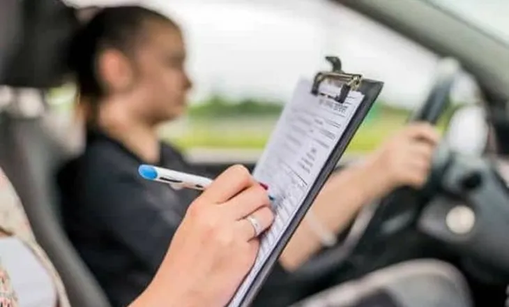Çmimi i naftës godet edhe autoshkollat, shqetësimi ngrihet nga operatorët në Elbasan