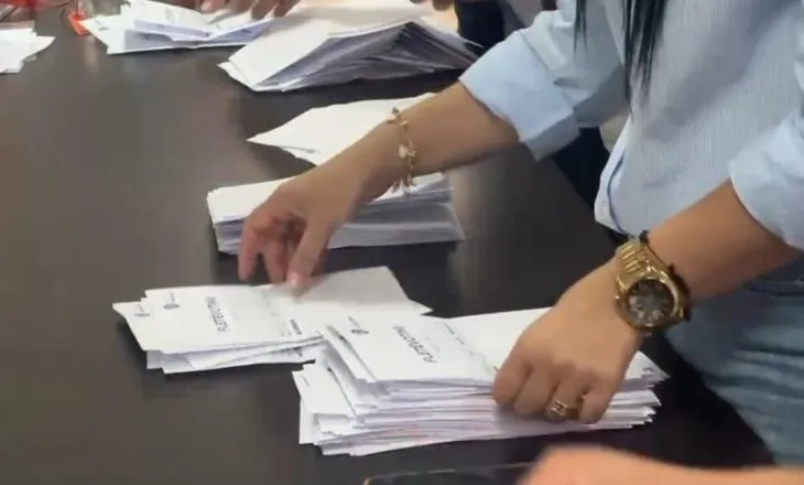 Dalin rezultatet në disa degë të PD, ja sa vota mori Berisha në Kolonjë, Korçë dhe Devoll