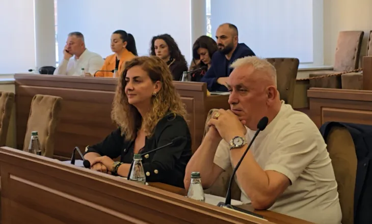 Debat në Këshillin Bashkiak Shkodër për ‘Paketën e Maleve’ në Theth, opozita: Doni të grabisni tokat