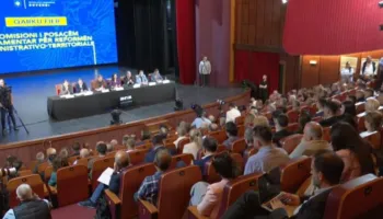 Debat për Reformën Territoriale në Fier/ Mazniku: Fokus te kompetencat e bashkive! Boçi: Reforma e 2014-ës ka dështuar në përfaqësim