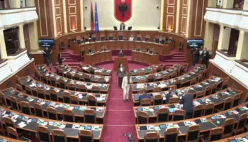 Debati për dialektin në Parlament, gjuhëtarja: Duhet të ruhet gjuha standarde, ndryshe do kemi “anarki”