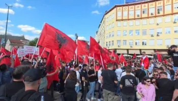 Debati për gjuhën shqipe, studentët mblidhen për protestën e thirrur në Shkup