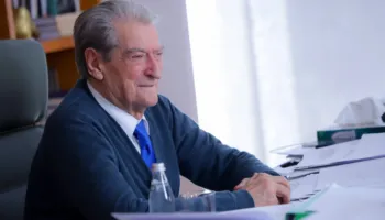 “Dekorimi i Bardhyl Agasit një turp”, Berisha: Ja mesazhi që jep Rama për qytetarët e Durrësit dhe Prokurorinë