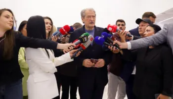 Demokratët votojnë për Berishën, PD i konsideron zgjedhjet referendum, pritet procesi i numërrimit