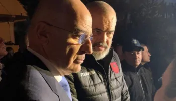 Dendias, vizitë në Tiranë! Gazeta greke: Do kërkohet rifillimi i bisedimeve për detin