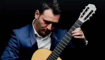 Denis Bizhga: “Albania International Guitar Festival” gjatë kësaj dekade është kthyer në një pikë takimi të…