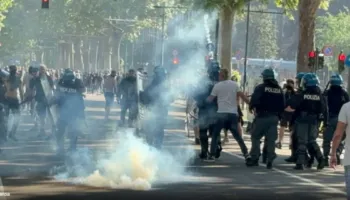 Derbi Torino-Juventus, përplasje mes tifozëve ultras, policia ndërhyri me gaz lotsjellës