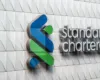 Deri në 2030, Standard Chartered do të reduktojë mbi 15% të stafit në funksionet mbështetëse