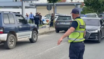 DETAJE / I arrestuar në Mamurras, djali i ish-deputetit të PD. Ishte në makinë me 23-vjeçarin e plagosur nga Policia