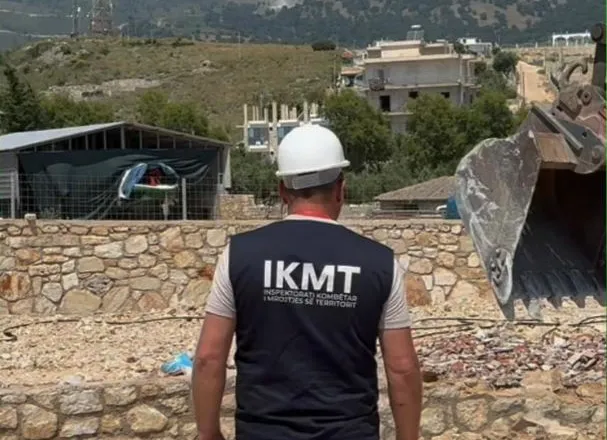 DETAJE / Ndërtimet pa leje, IKMT shemb disa objekte në Qeparo, Llogara dhe Himarë