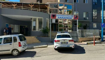 DETAJE/ Nënkomisari në Sarandë “i bën gropën” vetes, dorëzon në komisariat përgjimet ku i kërkonte ryfshfet shpërndarësve të drogës