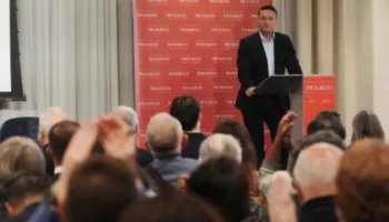 Dha dorëheqjen nga posti qeveritar, ish ministri i Starmer njofton kandidimin për kreun e Partisë Laburiste