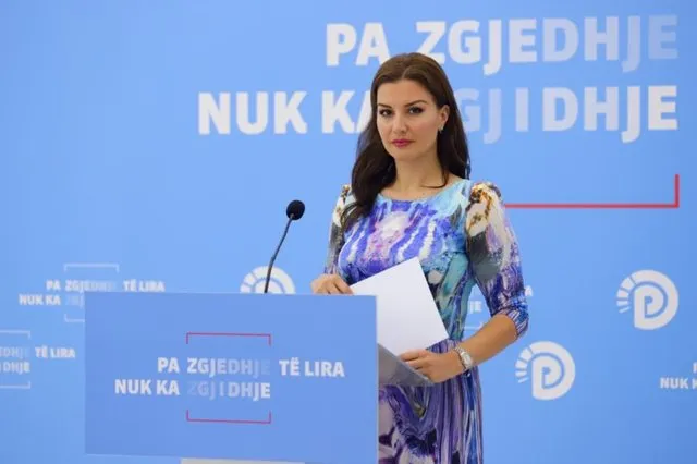 “Dhuna ndaj mediave po bëhet alarmante në Shqipëri”/ PD reagon ashpër për kërcënimet ndaj Gjinajt dhe Dushit: Nuk do..