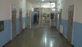 Dhunë në paraburgimin e Vlorës, biznesmeni i akuzuar për vjedhje në Itali përfundon në spital