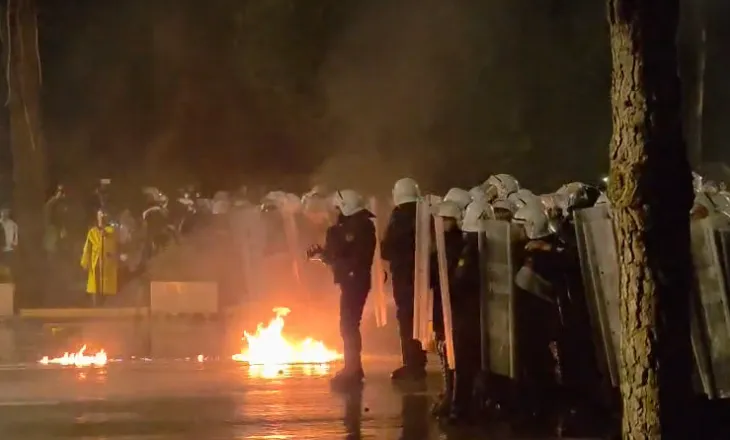 Dhunë në protestën e PD-së, policia procedon 6 persona, mes tyre edhe 3 shtetas italianë