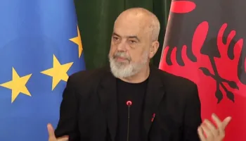 “Diella bën punën që ka bërë më parë dhe fle”/ Rama: Prokurimi publik në Shqipëri po digjitalizohet. Asnjë nëpunës s’do të ketë më në dorë të luajë me letrat