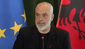 “Diella nuk fle”/ Rama: Asnjë nënpunës nuk do të ketë më në dorë letra, prokurimet me Inteligjencë Artificiale