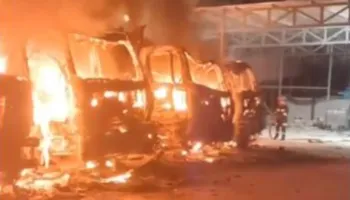 Digjen gjatë natës katër betoniere në Dukat, dyshohet për zjarrvënie të qëllimshme