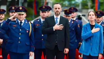 Diplomohen studentët e Akademisë së Sigurisë, Lamallari: Mbajeni uniformën me krenari, por pa arrogancë