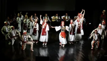 “Dita e Ansamblit- Brez pas Brezi” bashkon në skenë artistët ndër vite të Ansamblit Kombëtar  