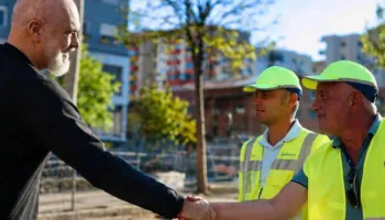 Dita Ndërkombëtare e Punëtorëve, Rama uron shqiptarët: Me zemër dhe respekt, punë e ditë të mbarë
