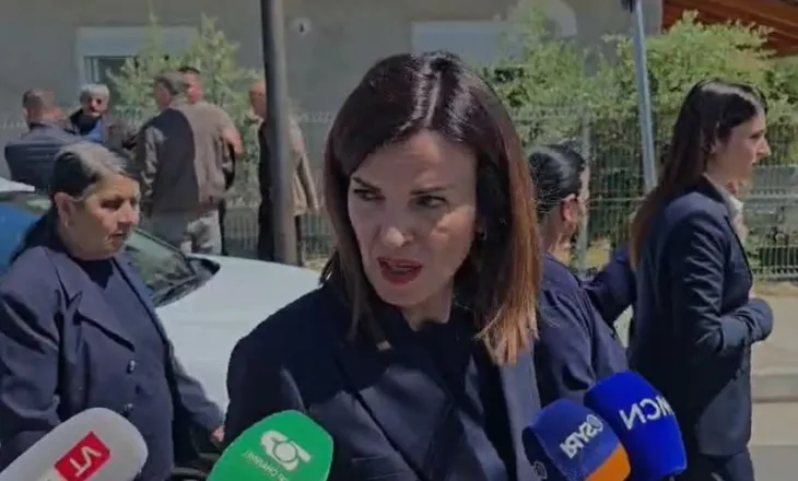 “Do të merren të gjitha masat”, Koçiu flet në ceremoninë e lamtumirës së dy fëmijëve