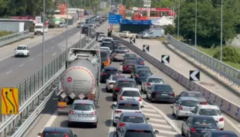 “Do të shembim mbikalimin e Rinasit”, Karakaçi: Zgjidhet trafiku në rrugën Tiranë-Durrës