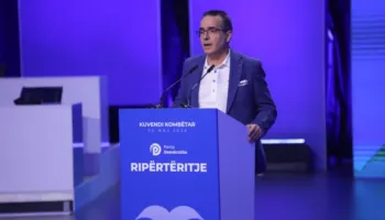 “Do t’i rrëzojmë shtyllat e mbetura të regjimit”, Hoxha:Prej 20 vitesh ekziston një konspiracion për të mbajtur Ramën..