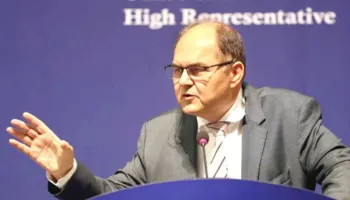 Dorëheqja e papritur e Christian Schmidt pas pesë vitesh në Bosnjë, çfarë fshihet pas vendimit, mes akuzave për…