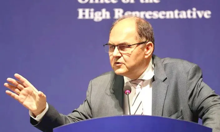 Dorëheqja e papritur e Christian Schmidt pas pesë vitesh në Bosnjë, çfarë fshihet pas vendimit, mes akuzave për…