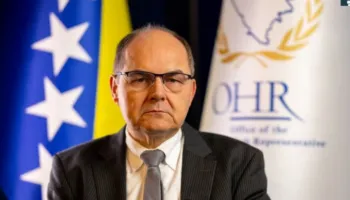 Dorëheqja e të dërguarit të OKB-së vë në pah ndarjet mes ndërkombëtarëve mbi të ardhmen e Bosnjës