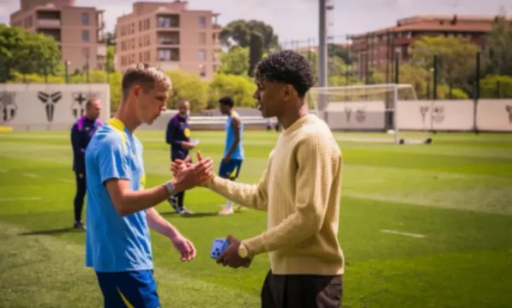 Drejt ‘El Clasico’, Lamine Yamal viziton skuadrën e Barcelonës në stërvitje
