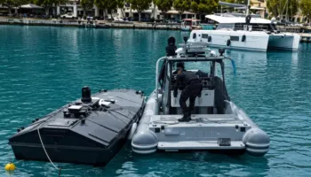 Droni detar misterioz në Lefkada i mbushur me eksplozivë, autoritetet greke e ‘hedhin në erë’