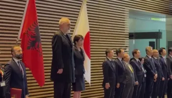 “Duam t’ju marrim hakun!”, Rama i mahnitur nga pritja në Japoni, fton kryeministren Takaichi në Shqipëri
