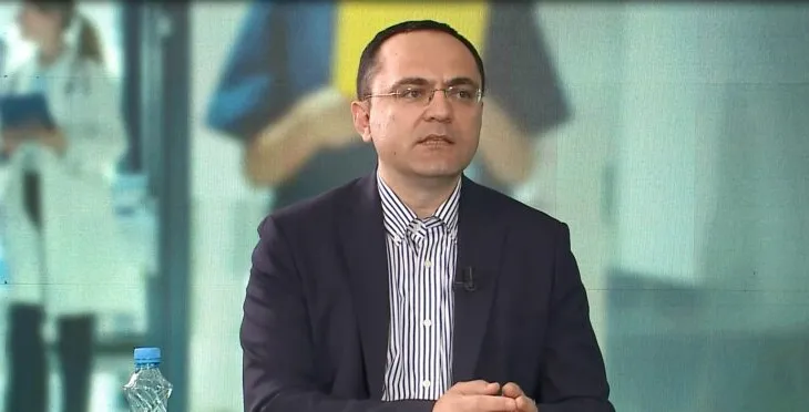 “Duhen rregullore specifike”/ E reja akuzoi mjekun se e ngacmoi seksualisht, flet eksperti: Në sistemin shtetërore…