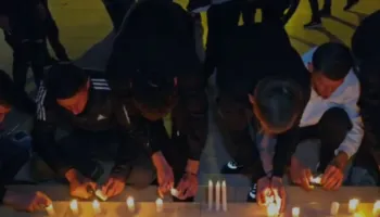 Durrësi në zi për dy fëmijët që humbën jetën nga aksidenti, protestë në heshtje para Bashkisë: Merrni masa!
