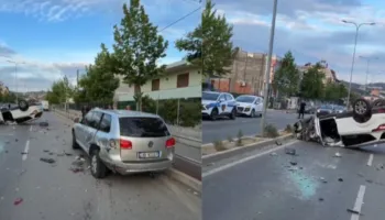 Dy aksidente në Durrës, makina përmbyset në rrugën Spitallë-Porto Romano, babë e bir përfundojnë në spital