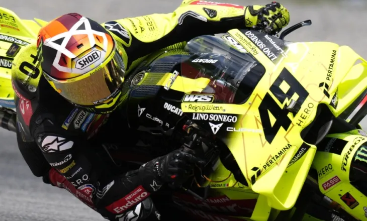 Dy flamuj të kuq dhe disa aksidente, Di Giannantonio me VR46 triumfon në garën e kaosit në Montmelo