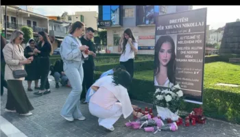 Dy muaj pas tragjedisë, Lezha ndez qirinj për Xhuana Nikollajn, familjarët sërish në protestë: Duam drejtësi