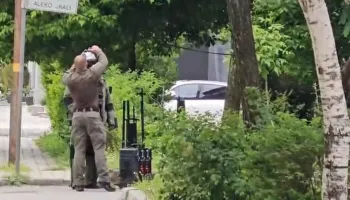 Dyshime për eksploziv, forcat xheniere të RENEA-s hapin pakon, çfarë u gjet brenda saj