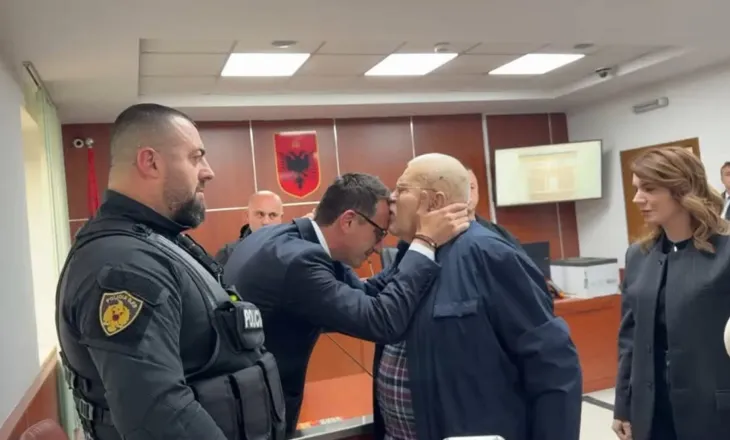 E bëj burgun për ty! Njeriu i vogël nën aktorin e madh!
