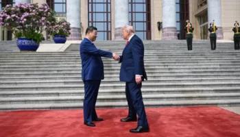 “E gjithë bota po e ndjek takimin tonë”/ Çfarë u diskutua në samitin Trump-Xi, lideri kinez: Vendet tona mund të konfliktohen vetëm nëse…