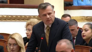 “E keni bërë të udhës të përjashtoni PD”, kërkesa e opozitës për diskutimin e raportit të PE, Balla:  Mos u bëni qesharakë!